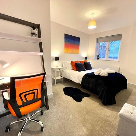 Bright & Cosy One Bedroom Apartment - 2 Beds - Perfect Base In บิชอป สตอร์ทฟอร์ด ภายนอก รูปภาพ