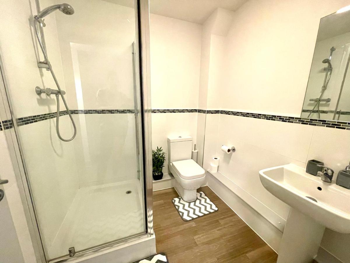 Bright & Cosy One Bedroom Apartment - 2 Beds - Perfect Base In บิชอป สตอร์ทฟอร์ด ภายนอก รูปภาพ